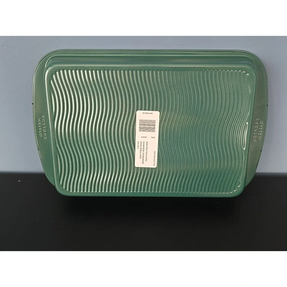 New‎ Crofton Green White cookie sheet Waved Emoossed Surface 13 x 9 x 2